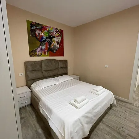 Boutique 3 - Cozy 1-bedroom تيرانا